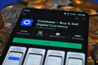 Altın ve gümüşün makro görüntüsü Bitcoin sembollü parlak paralar