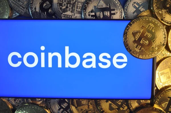 Altın ve gümüşün makro görüntüsü Bitcoin sembollü parlak paralar