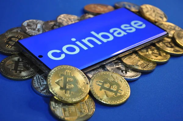 Altın ve gümüşün makro görüntüsü Bitcoin sembollü parlak paralar