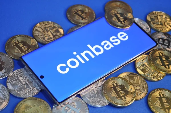 Altın ve gümüşün makro görüntüsü Bitcoin sembollü parlak paralar