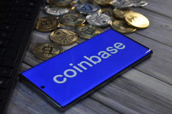 Altın ve gümüşün makro görüntüsü Bitcoin sembollü parlak paralar