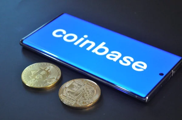 Altın ve gümüşün makro görüntüsü Bitcoin sembollü parlak paralar