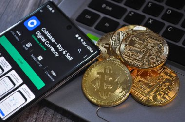 Altın ve gümüşün makro görüntüsü Bitcoin sembollü parlak paralar