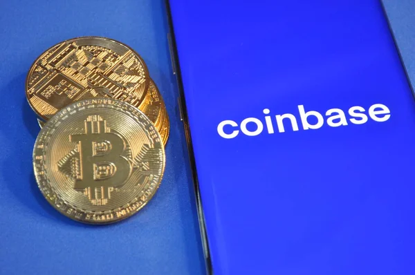 Makroansicht Der Gold Und Silberfarbenen Glänzenden Münzen Mit Bitcoin Symbol — Stockfoto