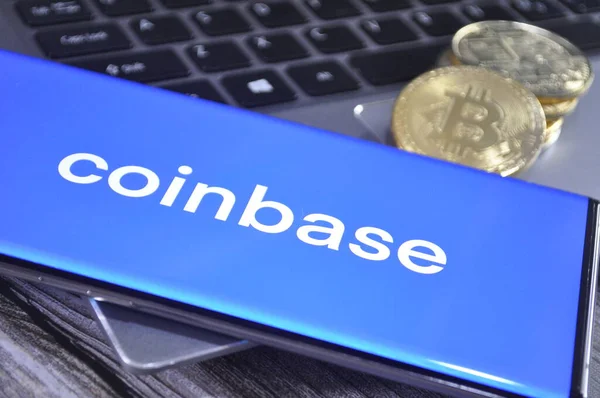 Altın ve gümüşün makro görüntüsü Bitcoin sembollü parlak paralar