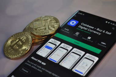 Altın ve gümüşün makro görüntüsü Bitcoin sembollü parlak paralar