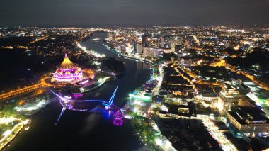 Kuching, Sarawak / Malezya - 26 Nisan 2021: Şehrin Tarihi Binaları ve Turist Çekim Alanları