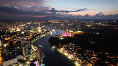 Kuching, Sarawak / Malezya - 26 Nisan 2021: Şehrin Tarihi Binaları ve Turist Çekim Alanları