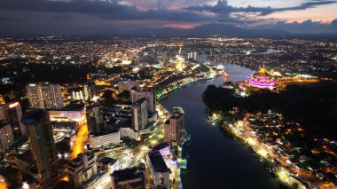 Kuching, Sarawak / Malezya - 26 Nisan 2021: Şehrin Tarihi Binaları ve Turist Çekim Alanları