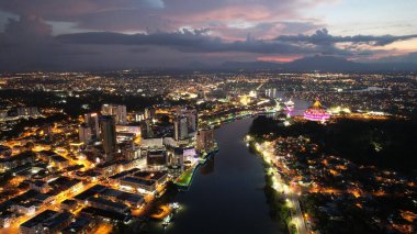 Kuching, Sarawak / Malezya - 26 Nisan 2021: Şehrin Tarihi Binaları ve Turist Çekim Alanları