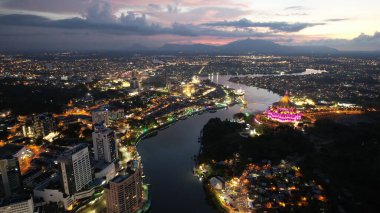 Kuching, Sarawak / Malezya - 26 Nisan 2021: Şehrin Tarihi Binaları ve Turist Çekim Alanları