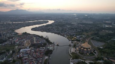 Kuching, Sarawak / Malezya - 26 Nisan 2021: Şehrin Tarihi Binaları ve Turist Çekim Alanları
