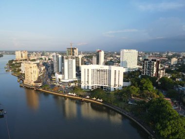 Kuching, Sarawak / Malezya - 26 Nisan 2021: Şehrin Tarihi Binaları ve Turist Çekim Alanları