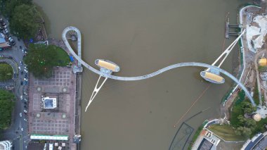 Kuching, Sarawak Malezya - 14 Mayıs 2021: Kuching şehrinin binaları, simgeleri ve manzarası, Sarawak, Borneo adasının başkenti. 