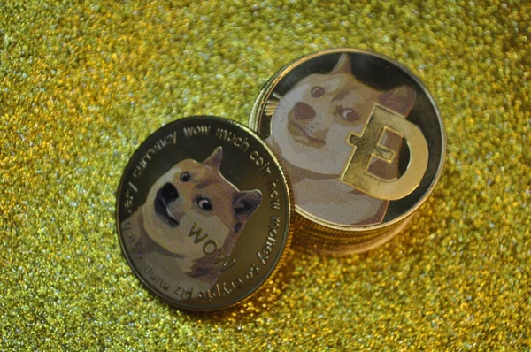 Kuching Sarawak Malaysia Mai 2021 Makroansicht Goldglänzender Münzen Mit Dogecoin — Stockfoto