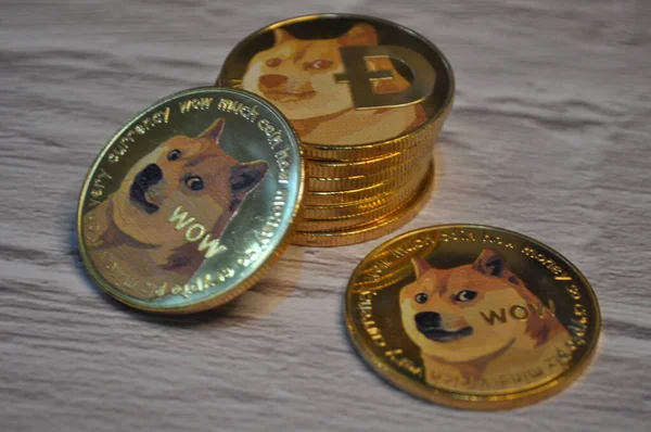 Kuching Sarawak Malaysia Mai 2021 Makroansicht Goldglänzender Münzen Mit Dogecoin — Stockfoto