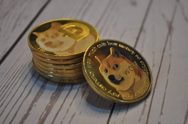 Kuching Sarawak Malaysia Mai 2021 Makroansicht Goldglänzender Münzen Mit Dogecoin — Stockfoto