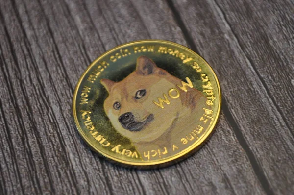 Kuching Sarawak Malezya Mayıs 2021 Dogecoin Sembollü Altın Renkli Paraların — Stok fotoğraf