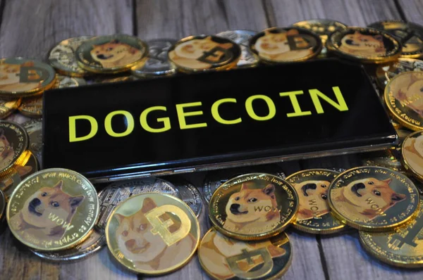 Kuching Sarawak Malaysia Mai 2021 Makroansicht Goldglänzender Münzen Mit Dogecoin — Stockfoto