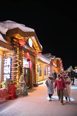 Harbin, Çin 30 Aralık 2025: Uluslararası Harbin Buz ve Kar Festivali