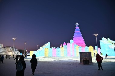 Harbin, Çin 30 Aralık 2025: Uluslararası Harbin Buz ve Kar Festivali