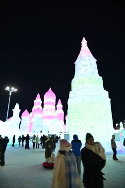 Harbin, Çin 30 Aralık 2025: Uluslararası Harbin Buz ve Kar Festivali
