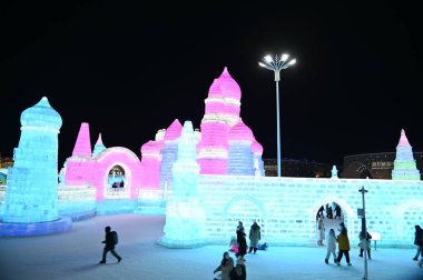 Harbin, Çin 30 Aralık 2025: Uluslararası Harbin Buz ve Kar Festivali