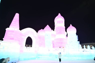 Harbin, Çin 30 Aralık 2025: Uluslararası Harbin Buz ve Kar Festivali