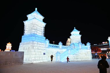 Harbin, Çin 30 Aralık 2025: Uluslararası Harbin Buz ve Kar Festivali