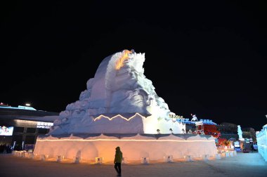 Harbin, Çin 30 Aralık 2025: Uluslararası Harbin Buz ve Kar Festivali