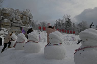 Harbin, Çin 3 Ocak 2026: Kış mevsiminde Yabuli Kayak Köyü