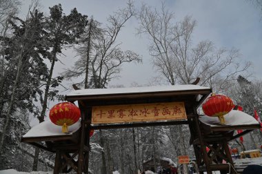 Harbin, Çin 3 Ocak 2026: Kış mevsiminde Yabuli Kayak Köyü