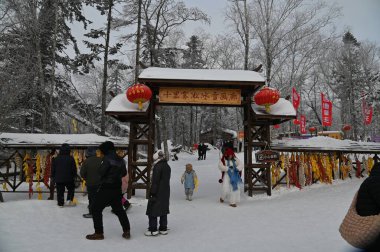 Harbin, Çin 3 Ocak 2026: Kış mevsiminde Yabuli Kayak Köyü