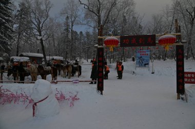 Harbin, Çin 3 Ocak 2026: Kış mevsiminde Yabuli Kayak Köyü