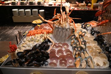 Kuala Lumpur, Malezya 15 Şubat 2026: Thean Hou Tapınağı, Petaling Caddesi ve Deniz Ürünleri Büfesi