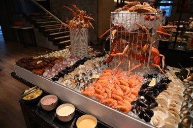 Kuala Lumpur, Malezya 15 Şubat 2026: Thean Hou Tapınağı, Petaling Caddesi ve Deniz Ürünleri Büfesi