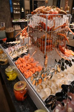 Kuala Lumpur, Malezya 15 Şubat 2026: Thean Hou Tapınağı, Petaling Caddesi ve Deniz Ürünleri Büfesi