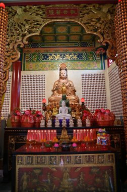 Kuala Lumpur, Malezya 15 Şubat 2026: Thean Hou Tapınağı, Petaling Caddesi ve Deniz Ürünleri Büfesi