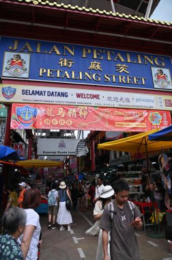 Kuala Lumpur, Malezya 15 Şubat 2026: Thean Hou Tapınağı, Petaling Caddesi ve Deniz Ürünleri Büfesi