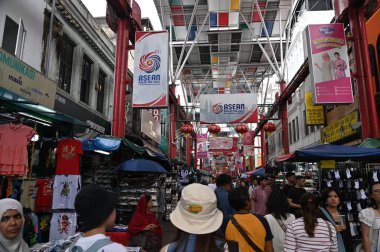 Kuala Lumpur, Malezya 15 Şubat 2026: Thean Hou Tapınağı, Petaling Caddesi ve Deniz Ürünleri Büfesi