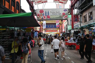 Kuala Lumpur, Malezya 15 Şubat 2026: Thean Hou Tapınağı, Petaling Caddesi ve Deniz Ürünleri Büfesi