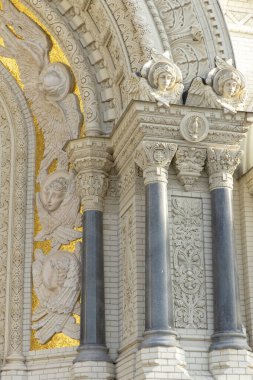 Kronstadt 'taki Donanma Nikolsky Katedrali' nin dışında. Ön cephedeki detaylar. Rusya, Kronstadt, 1 Ekim 2020