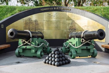 Şehrin Kronstadt kültürel kümesi olan Kaleler Adası, Donanma tarihine adanmıştır. Rusya, Kronstadt, 10 Ekim 2020