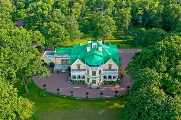 Casa Campo Estilo Inglés Una Colina Peterhof Casa Rural Parque — Foto de Stock