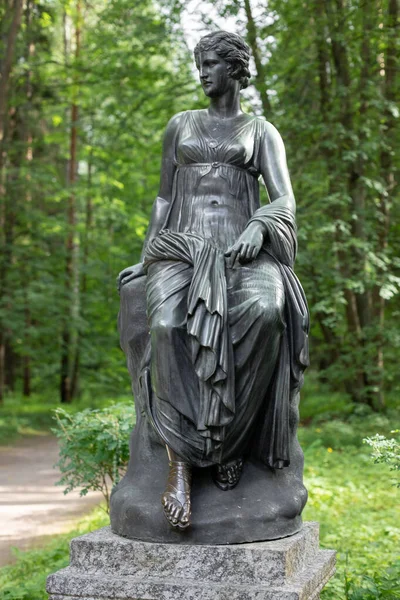 パブロフスキー公園 12本の道 青銅ギリシャの神々 — ストック写真