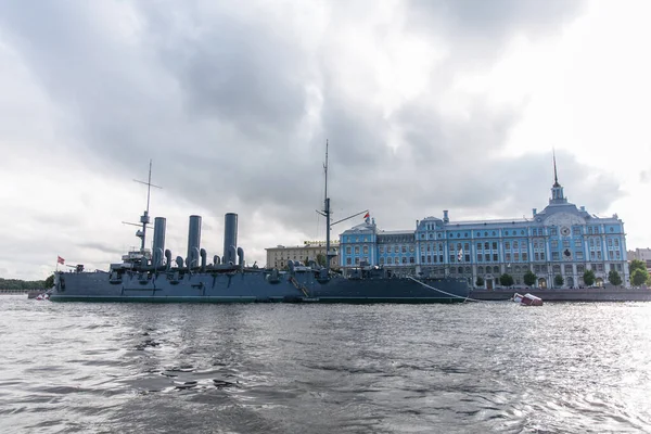 Kruiser Aurora Petersburg Legendarisch Oorlogsschip Afgemeerd Aan Petrogradskaya Dijk Van — Stockfoto