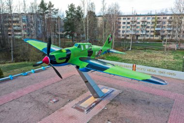 Lebyazhye 'deki Il-2 saldırı uçağının hava görüntüsü. Rusya, Leningradskaya bölgesi, 06.04.2021.