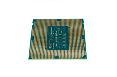 Modern 22 nm cpu bilgisayar üzerinde beyaz izole çipi