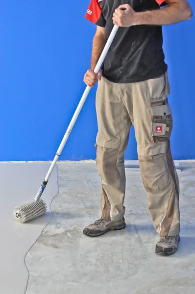 Leveling screed application