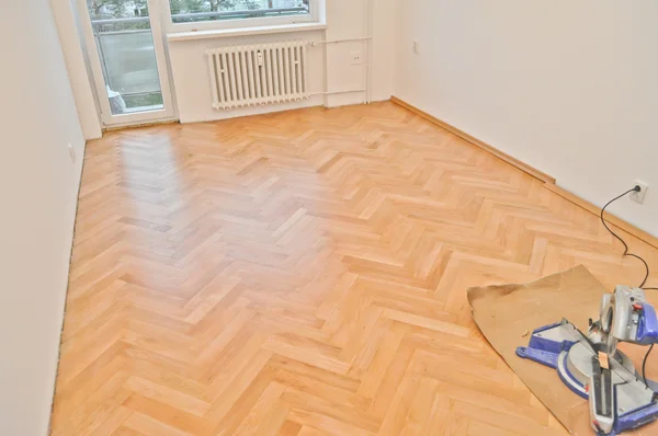 Renovation of wooden parquet — Stock Photo, Image